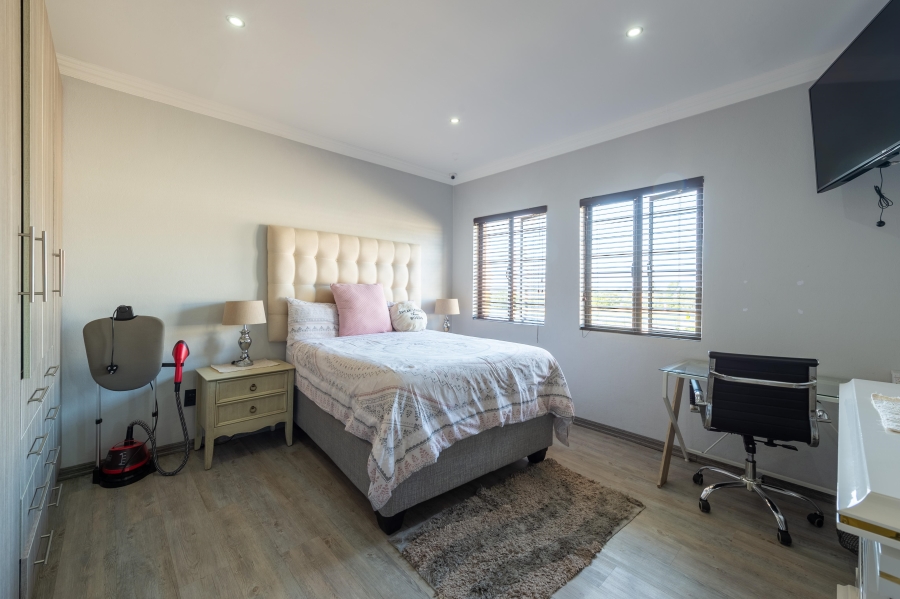 4 Bedroom Property for Sale in Geelhoutpark North West